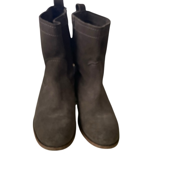 Frye Dark Brown Suede Cara Ankle Pull On Booties 9 - Picture 5 of 14